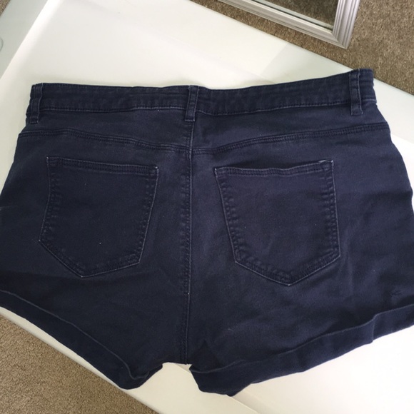 H&M shorts - Picture 2 of 3